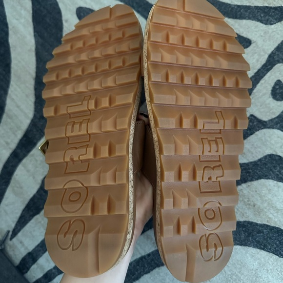 SOREL sandals - Picture 2 of 2